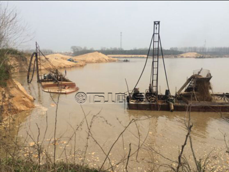 無(wú)節(jié)制開(kāi)采河沙，河堤受損嚴(yán)重