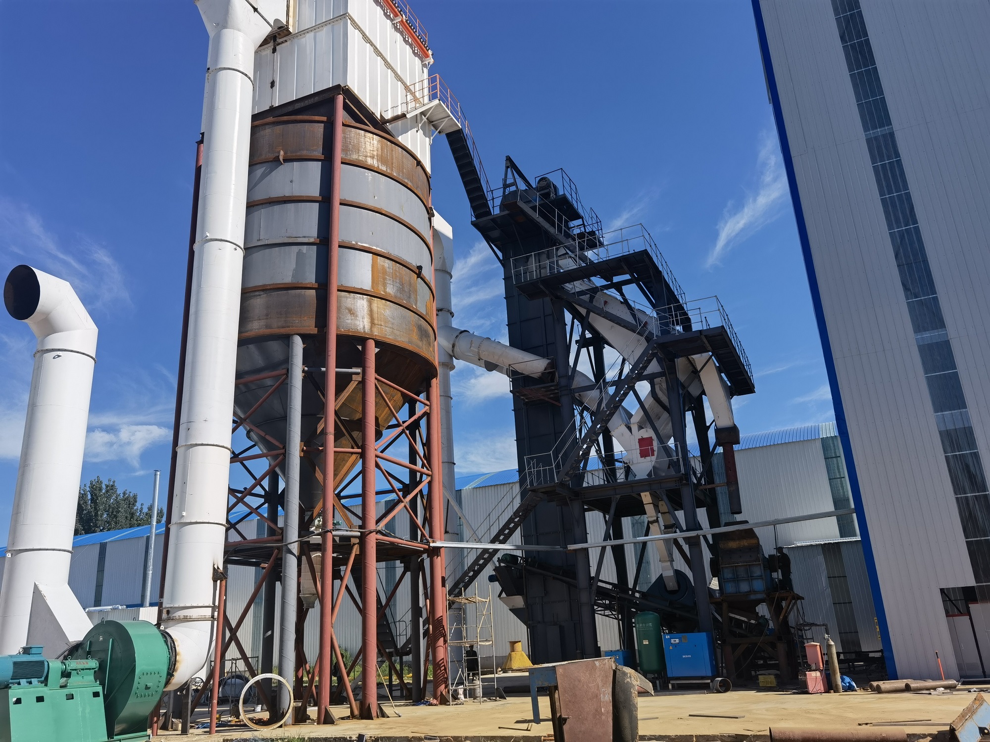 機制砂如何生產(chǎn)？干法和濕法制砂有什么區(qū)別？