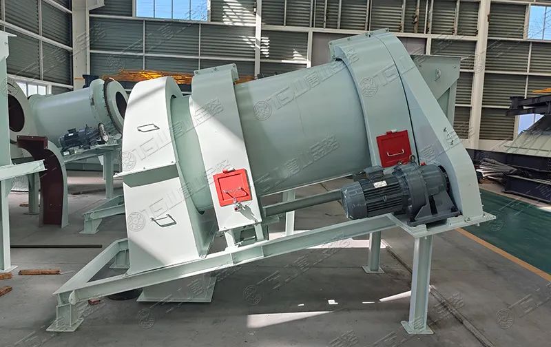 機(jī)制砂防離析、防揚(yáng)塵，有經(jīng)驗(yàn)的砂廠都在用加濕拌和機(jī)